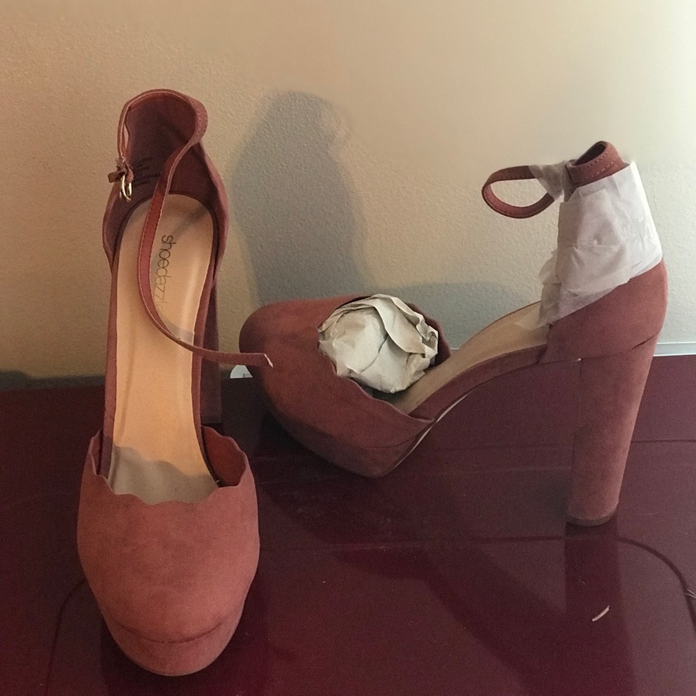Shoe Dazzle pumps